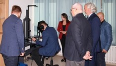 od prawej: mgr inż. Patryk Rąb, mgr inż. Kamil Kucharski, mgr inż. Magdalena Radoń, dr inż. Bogdan Kupiec, dr hab. inż. Marek Mróz, prof. uczelni, dr hab. inż. Adam Marciniec, prof. uczelni