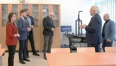 od lewej: mgr inż. Magdalena Radoń, mgr inż. Patryk Rąb, mgr inż. Kamil Kucharski, dr hab. inż. Adam Marciniec, prof. uczelni, dr hab. inż. Marek Mróz, prof. uczelni, dr inż. Bogdan Kupiec